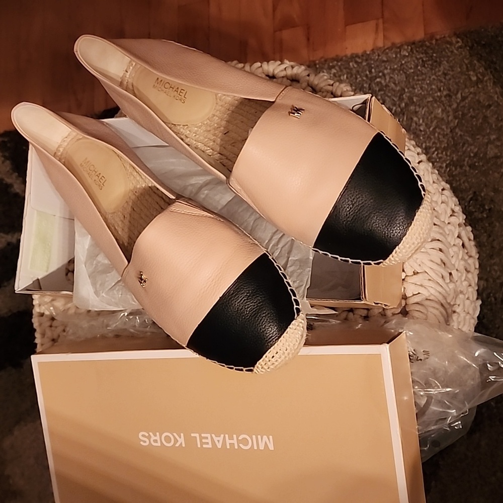 NIB Michael Kors Women's Black and Tan Espadrilles